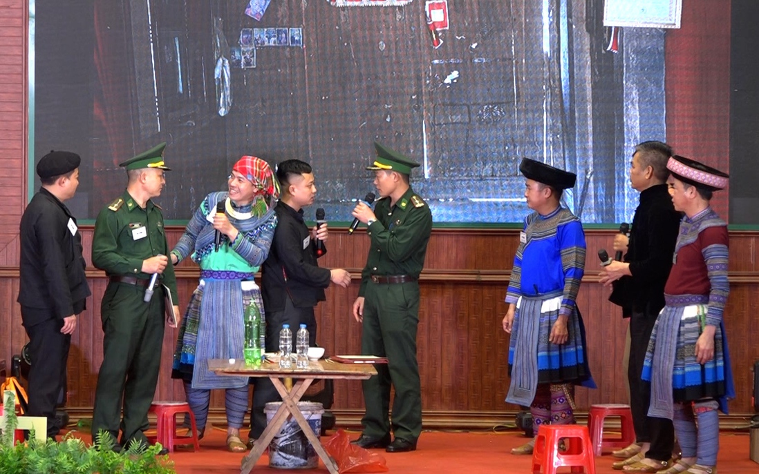 Lào Cai: Người dân biên giới học kỹ năng số và kiến thức pháp luật qua sân khấu hóa