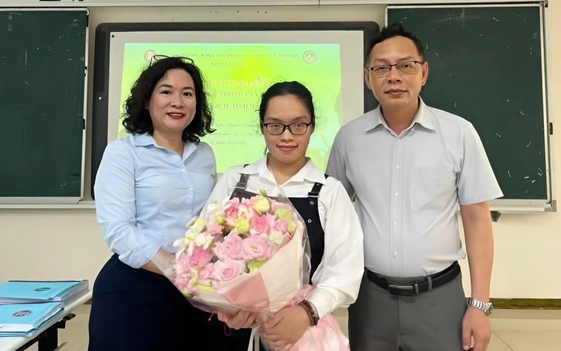 Hành trình đặc biệt của nữ thủ khoa Hán Nôm mang khuyết tật bẩm sinh