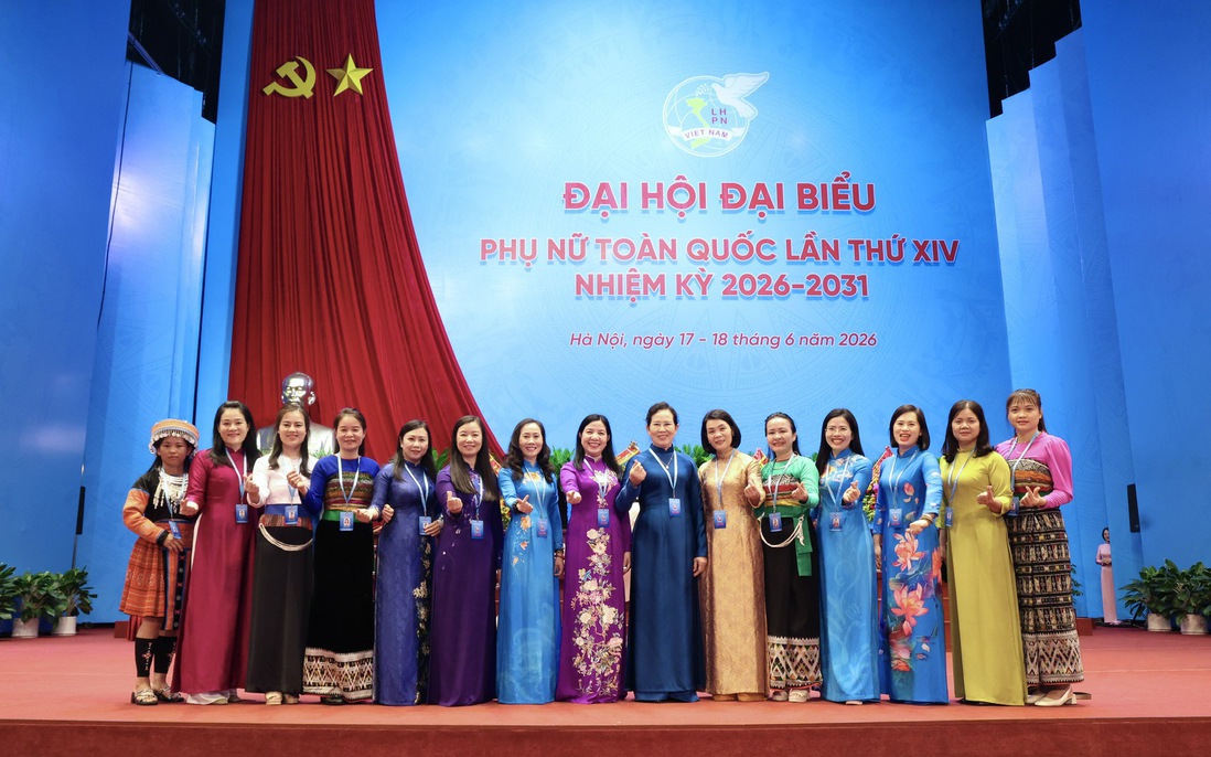 Sắc màu hội tụ trước giờ khai mạc Đại hội đại biểu Phụ nữ toàn quốc lần thứ XIV