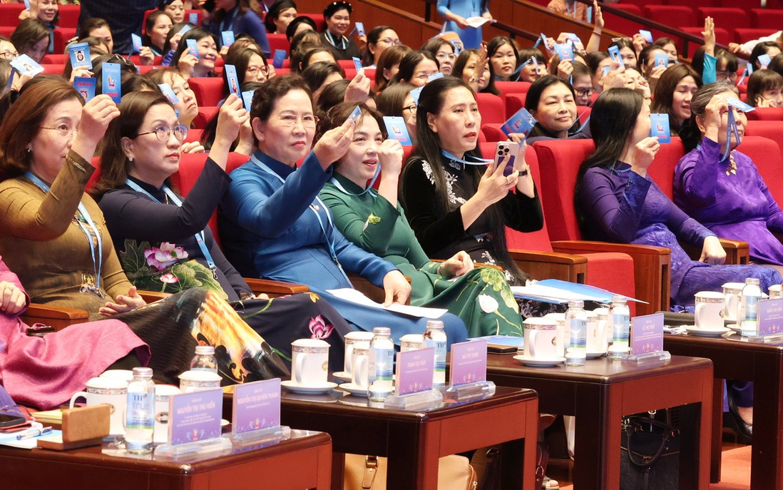 789 đại biểu bước vào Phiên làm việc thứ nhất Đại hội Phụ nữ toàn quốc lần thứ XIV