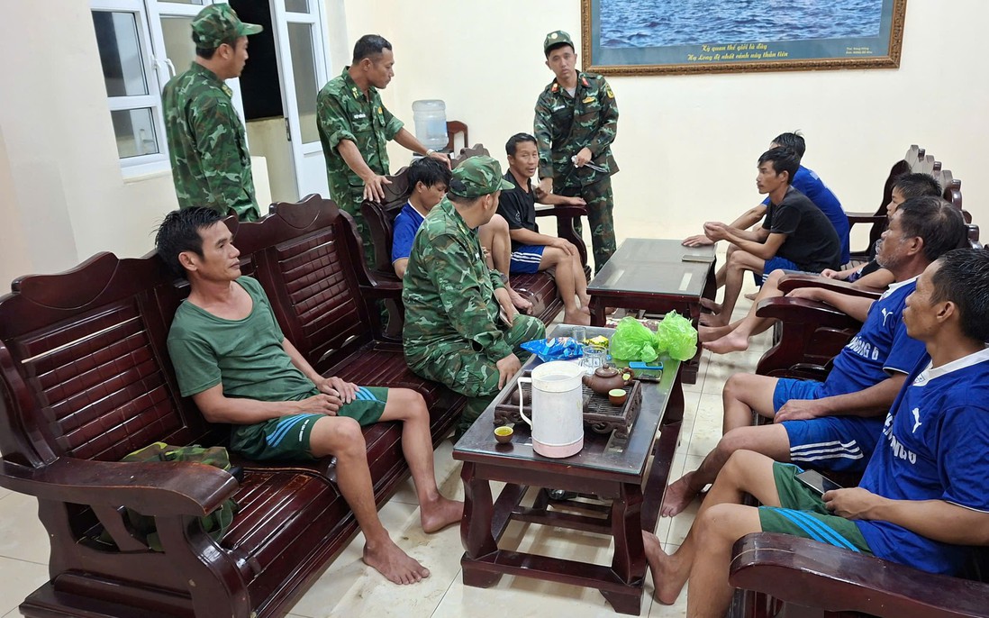 Quảng Ninh: Cứu nạn công 9 thuyền viên tàu cá bị chìm do sóng to