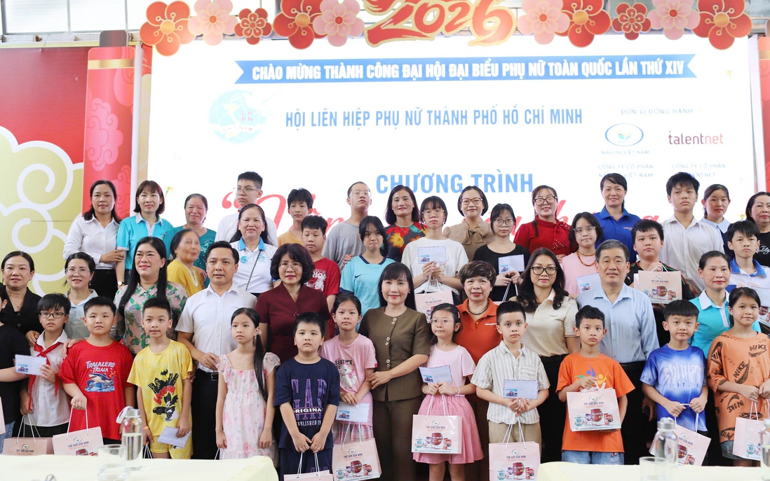 Hội LHPN TPHCM trao quà cho 50 trẻ em khó khăn tại Hà Nội