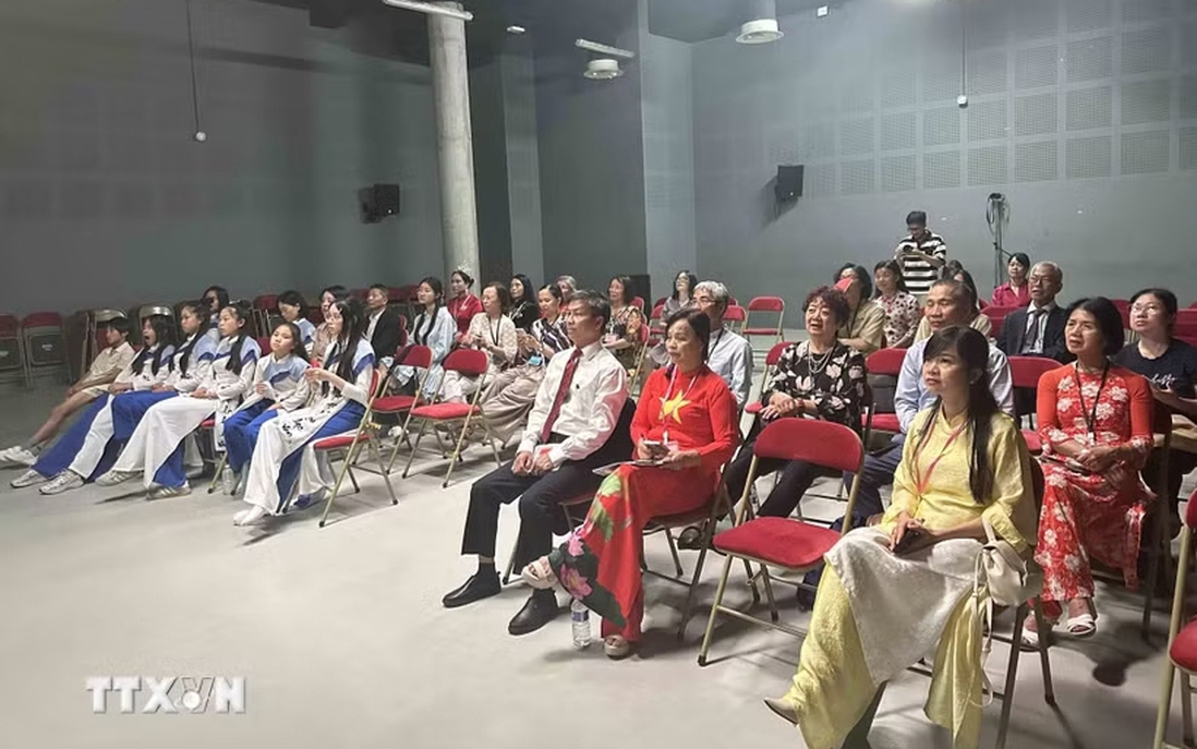 Paris forum discusses ways to boost Vietnamese language teaching worldwide