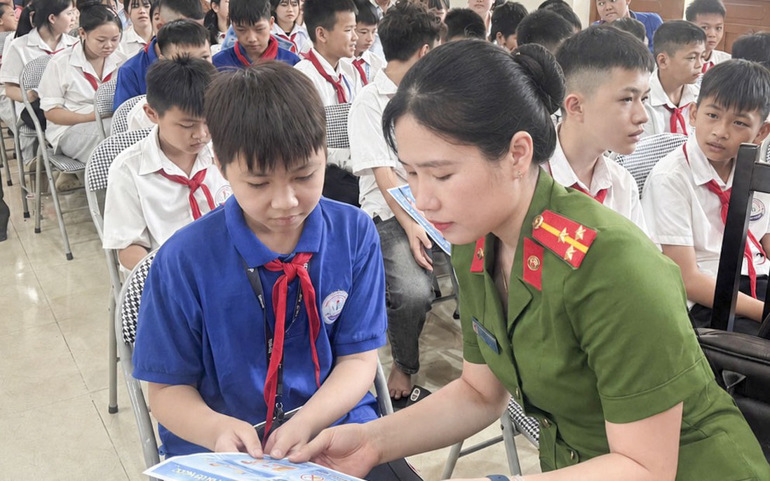 Nữ cảnh sát hình sự mang ánh sáng công lý xoa dịu nỗi đau con trẻ