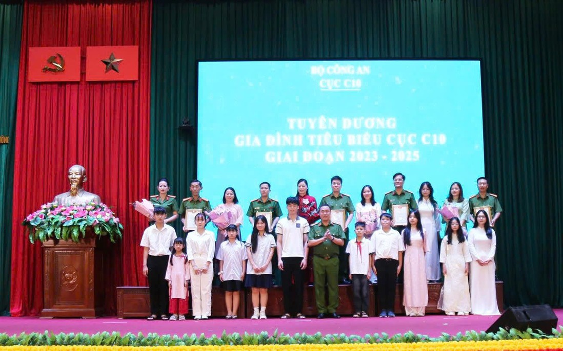 Tuyên dương 155 học sinh là con cán bộ Cục C10 đạt giải học sinh giỏi