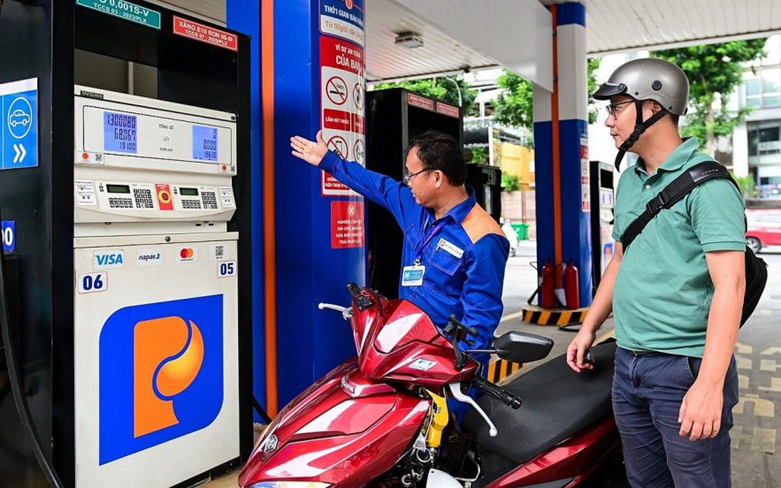 Giá xăng dầu đồng loạt giảm, xăng E10RON95-III xuống còn 19.916 đồng