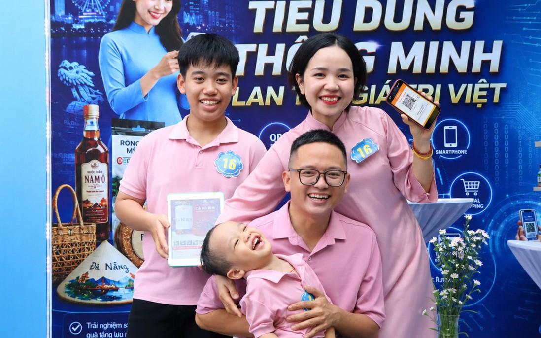 Yêu thương kết nối "gia đình số"