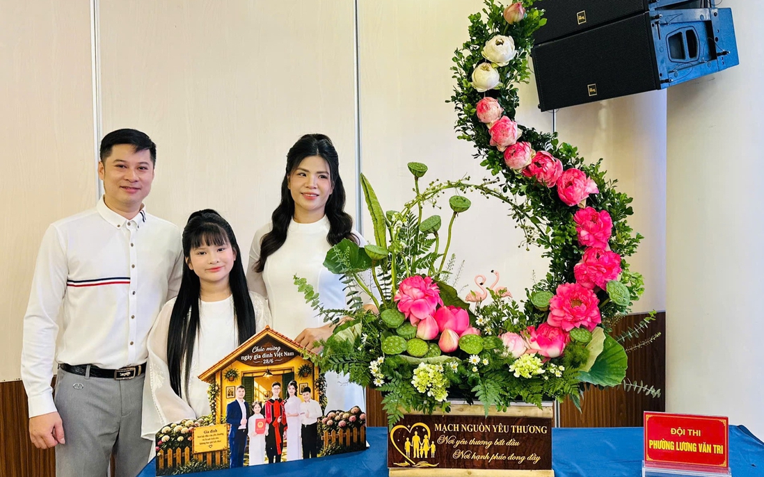 Phụ nữ xứ Lạng thi cắm hoa "xây dựng hạnh phúc gia đình"