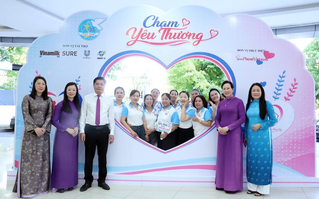 TƯ Hội LHPN Việt Nam mít tinh hưởng ứng Ngày Gia đình Việt Nam 28/6: "Chạm yêu thương - Xây hạnh phúc"