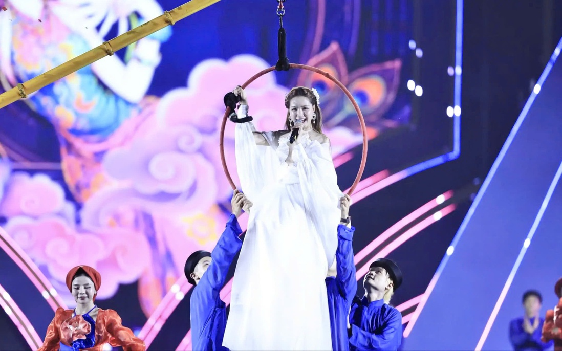 Hòa Minzy, Quang Hùng MasterD khuấy động concert “Thanh xuân”