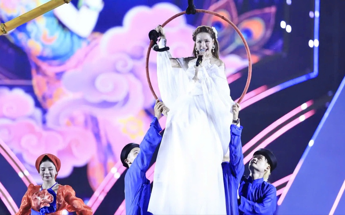 Hòa Minzy, Quang Hùng MasterD khuấy động concert “Thanh xuân”