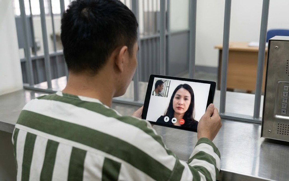 Từ 1/7/2026, phạm nhân được gọi video call về nhà mỗi tháng 10 phút