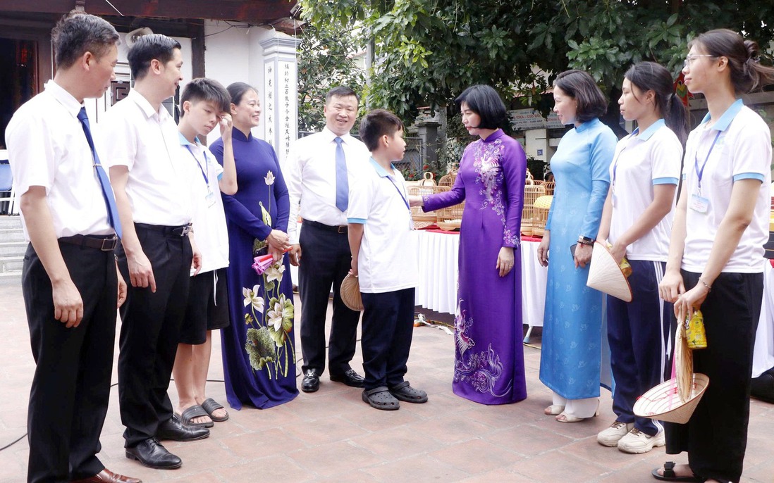 Hà Nội: Chắp cánh ước mơ cho 100 trẻ mồ côi, có hoàn cảnh khó khăn