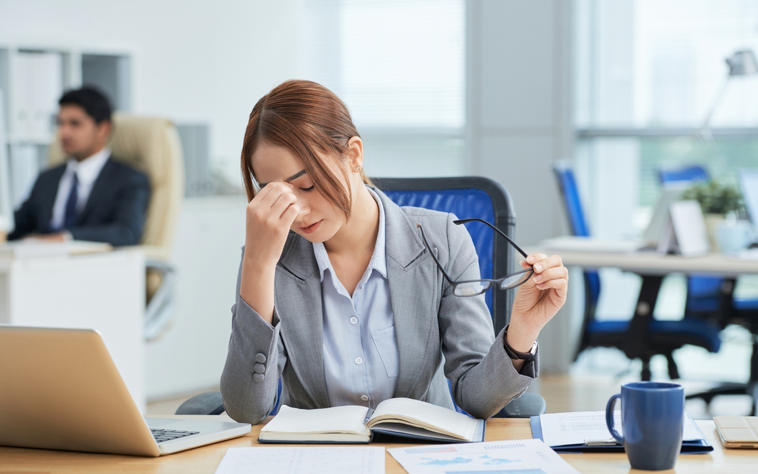 Sự im lặng của những "nữ chiến binh kiệt sức ngầm" chốn văn phòng