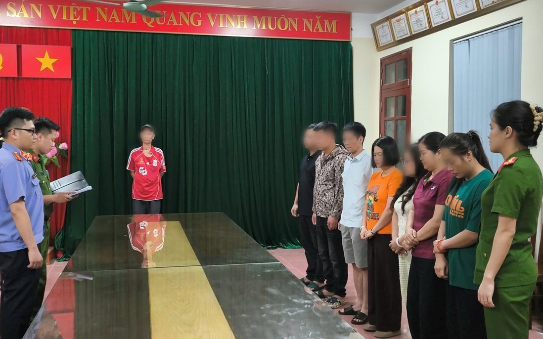 Khởi tố 7 nhân viên Khu di tích danh thắng Tam Thanh "quay vòng vé"