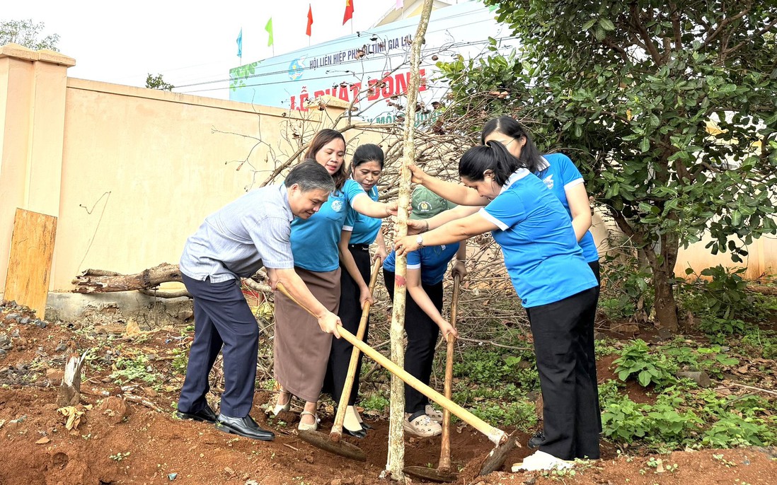 Hội LHPN tỉnh Gia Lai phát động trồng cây hưởng ứng Ngày Môi trường thế giới