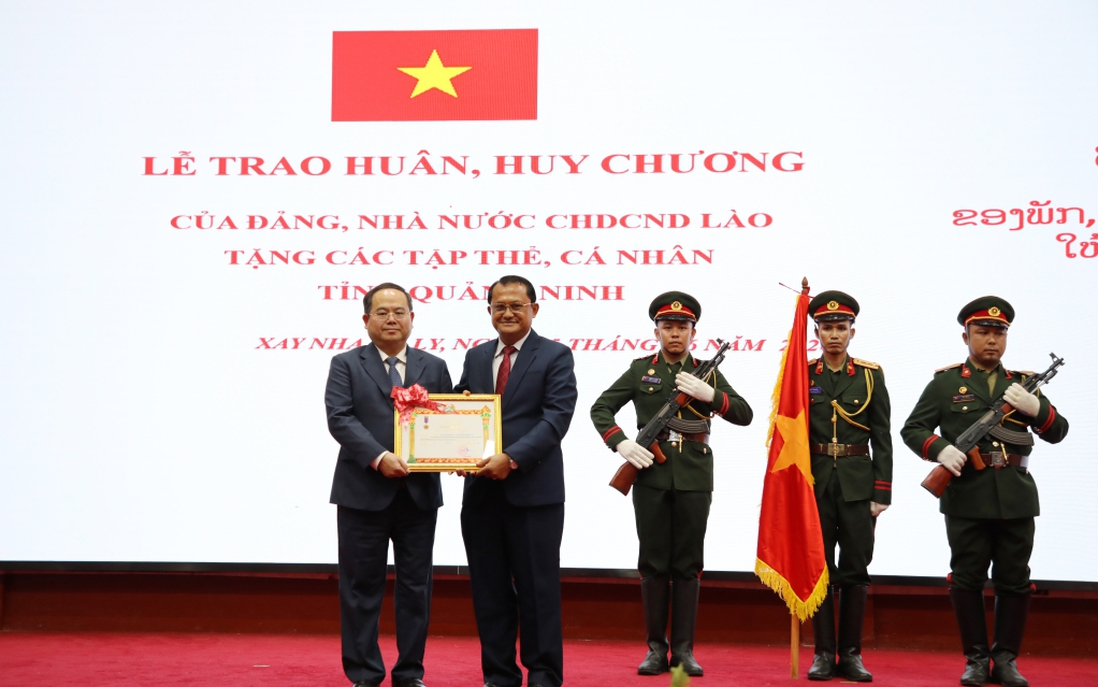 Quảng Ninh đón nhận Huân chương Lao động hạng Nhất của nước Cộng hòa Dân chủ Nhân dân Lào