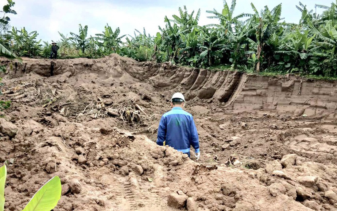 Hơn 1 tháng sau vụ ruộng bị đào bới, người dân vẫn phải chờ kết quả xác minh