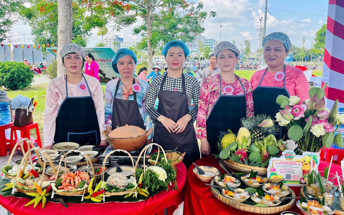 Phụ nữ Đồng Tháp tranh tài chế biến món ngon từ trái cây