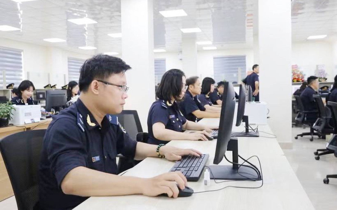 Bãi bỏ 10 thủ tục trong lĩnh vực hải quan, kinh doanh hàng miễn thuế