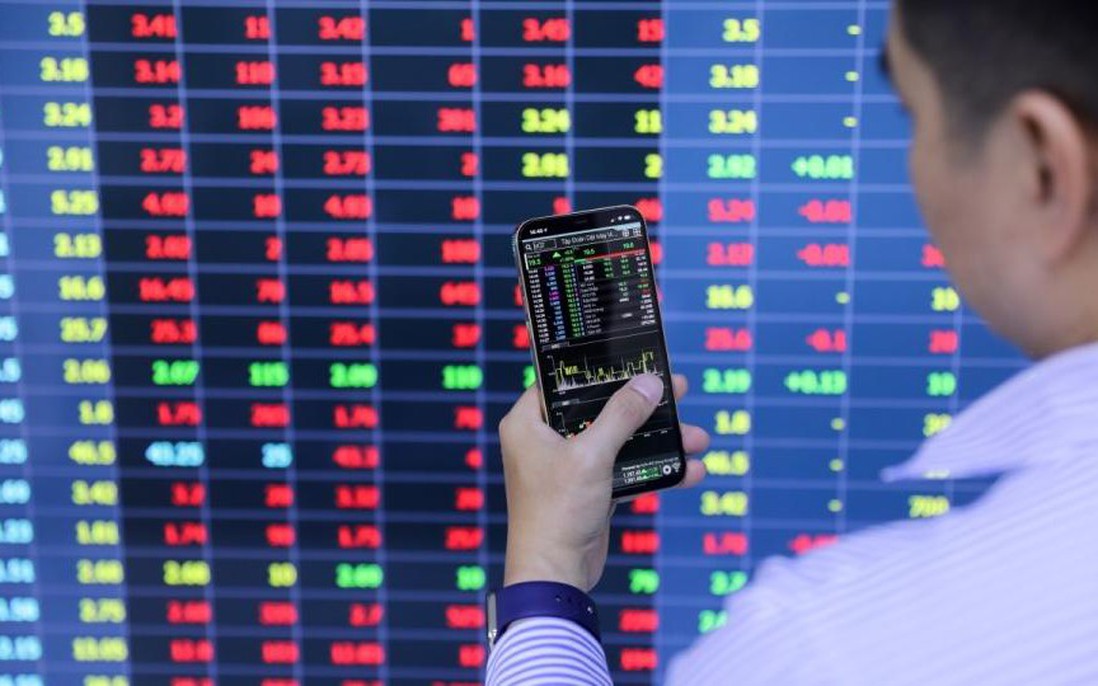 Cổ phiếu nhỏ nổi sóng giữa thị trường trầm lắng, nhóm APEC đồng loạt tăng trần
