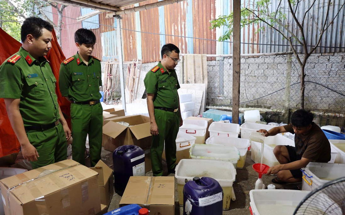 Thu giữ gần 30.000 sản phẩm sữa tắm, dầu gội giả các thương hiệu nổi tiếng