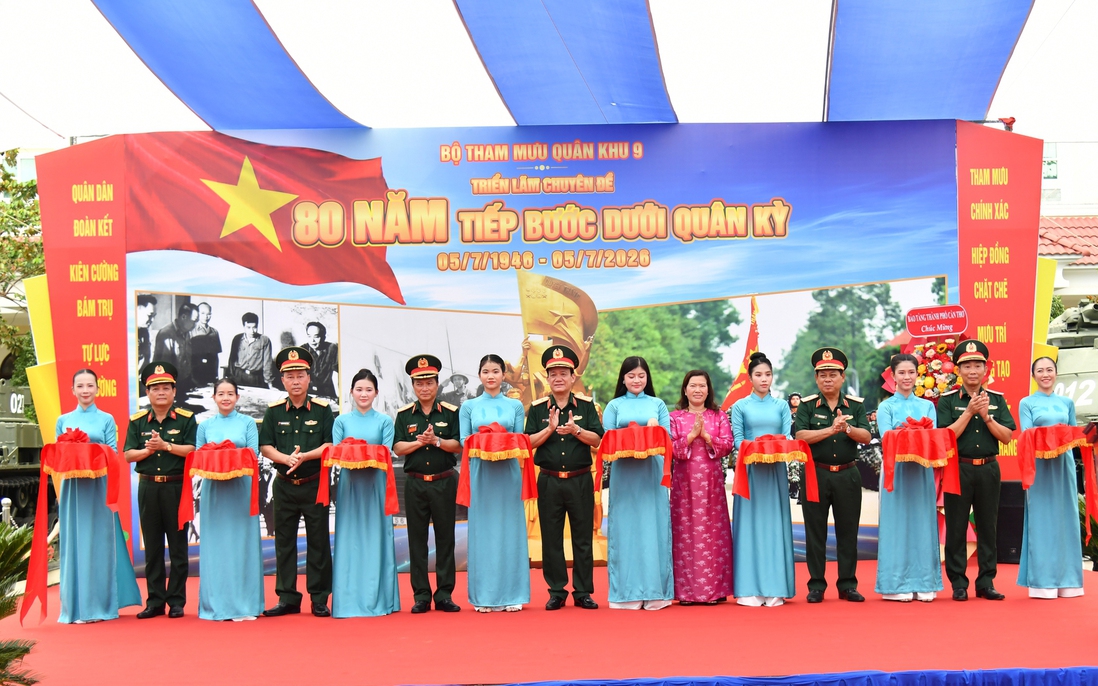 Bộ Tham mưu Quân khu 9 triển lãm “80 năm tiếp bước dưới Quân kỳ”