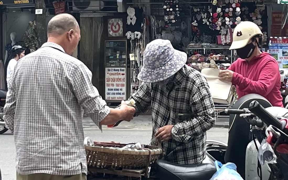Phận đời sau gánh hàng rong