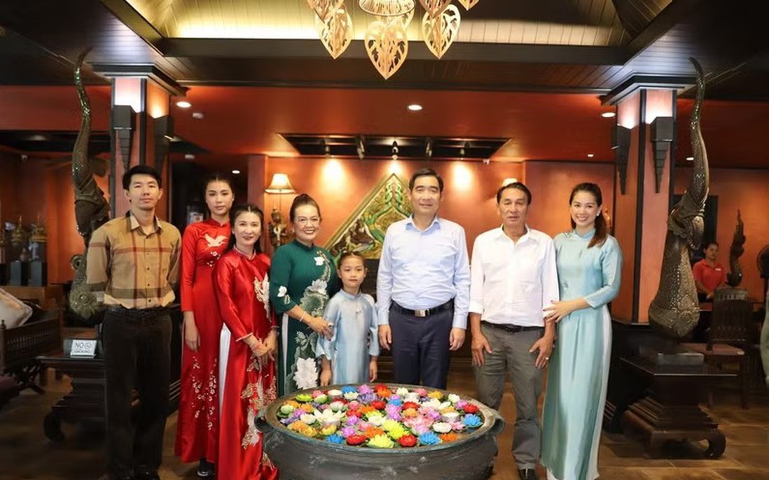 Đại sứ quán Việt Nam tại Thái Lan tri ân một số gia đình kiều bào có công