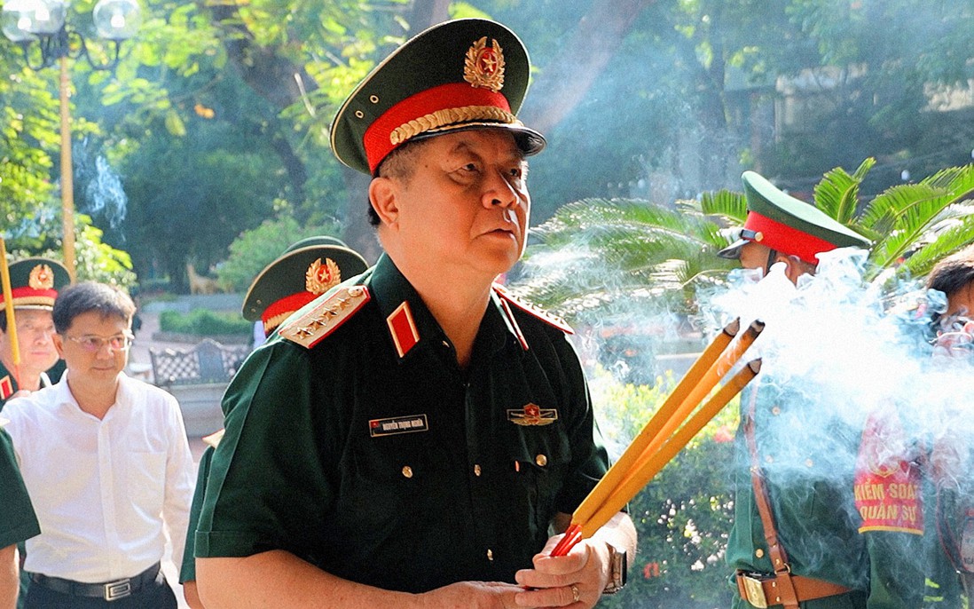 Đại tướng Nguyễn Trọng Nghĩa dâng hoa, dâng hương và kiểm tra công tác tìm kiếm, quy tập hài cốt liệt sĩ