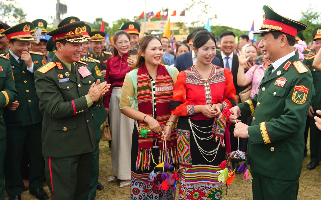 Từ bản làng kết nghĩa đến thế trận lòng dân nơi biên giới Việt Nam - Lào