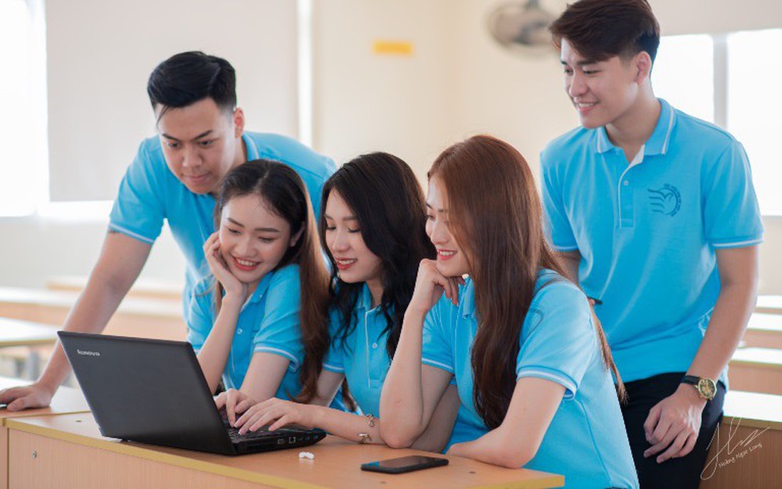 Phấn đấu 100% sinh viên được trang bị kiến thức, kỹ năng và đạo đức trí tuệ nhân tạo