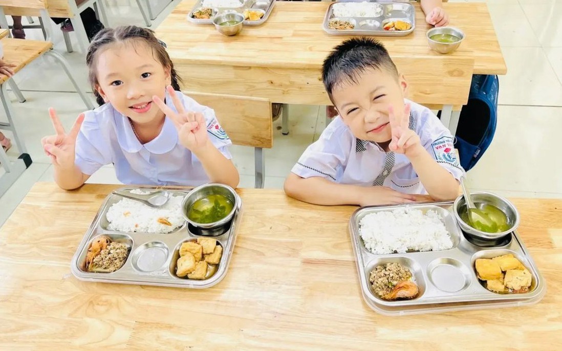 Đại biểu HĐND Hà Nội bàn giải pháp siết chặt an toàn bữa ăn học đường