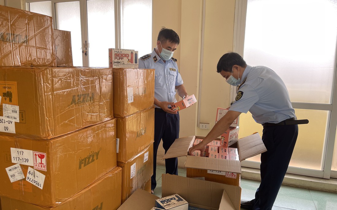 Hà Nội: Tăng cường chống buôn lậu, kinh doanh trái phép thuốc lá và thuốc lá điện tử
