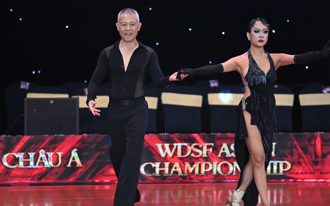 Giáo sư Trương Nguyện Thành truyền cảm hứng khi thi đấu dancesport ở tuổi 65