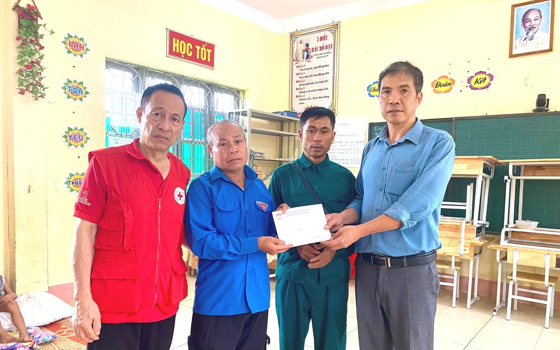 MTTQ tỉnh Lai Châu thăm, tặng quà các gia đình bị thiệt hại do mưa lũ tại xã Mường Than