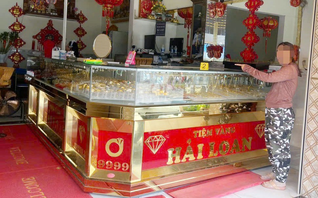 Người phụ nữ có 7 tiền án tiếp tục trộm vàng