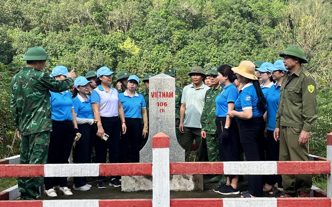 Lào Cai: Đưa kiến thức pháp luật và "Bình dân học vụ số" về xã biên giới