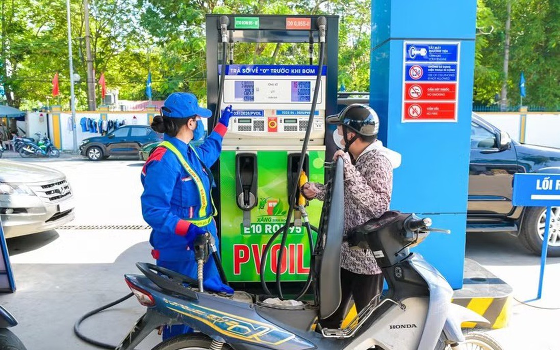 Bộ Công Thương điều chỉnh giá xăng dầu, E10RON95-III ở mức 21.435 đồng mỗi lít