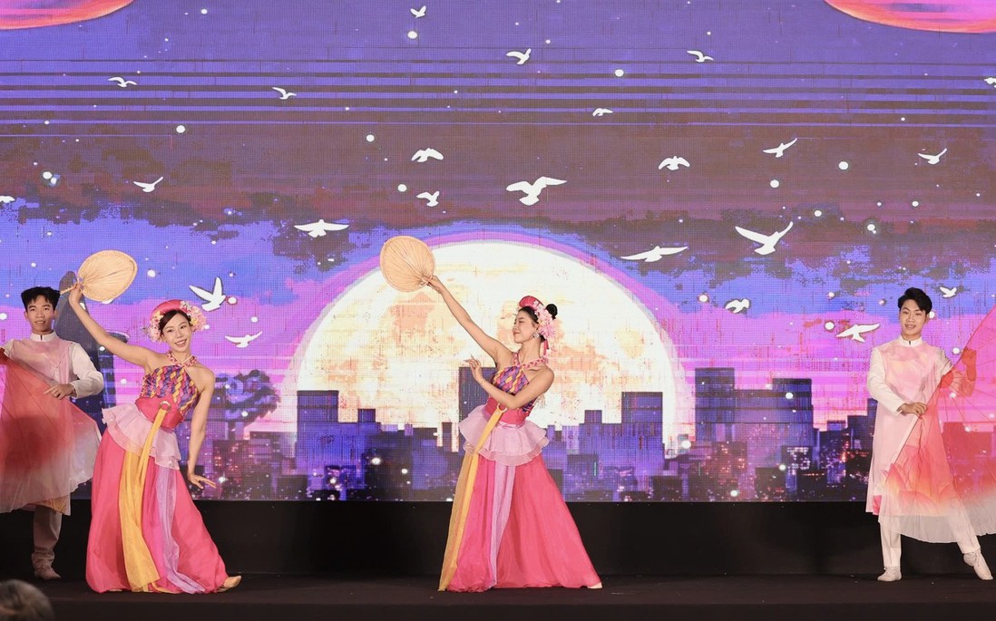 "Rộ sắc" mở sân chơi nghệ thuật, khơi nguồn sáng tạo từ văn hóa truyền thống