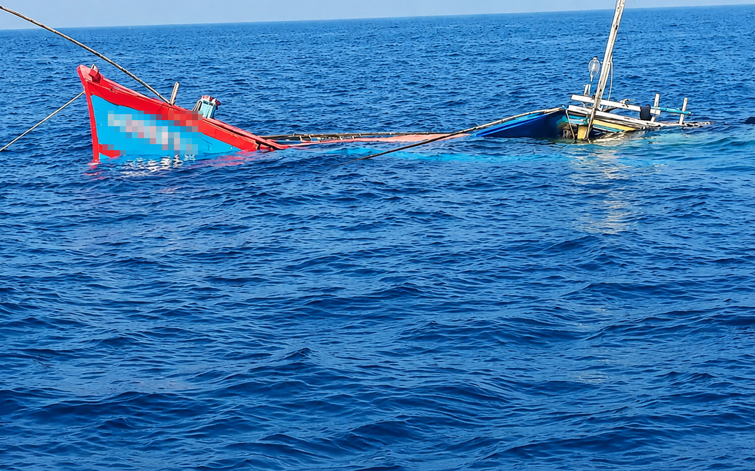 Chìm tàu cá trên biển, 3 ngư dân mất tích