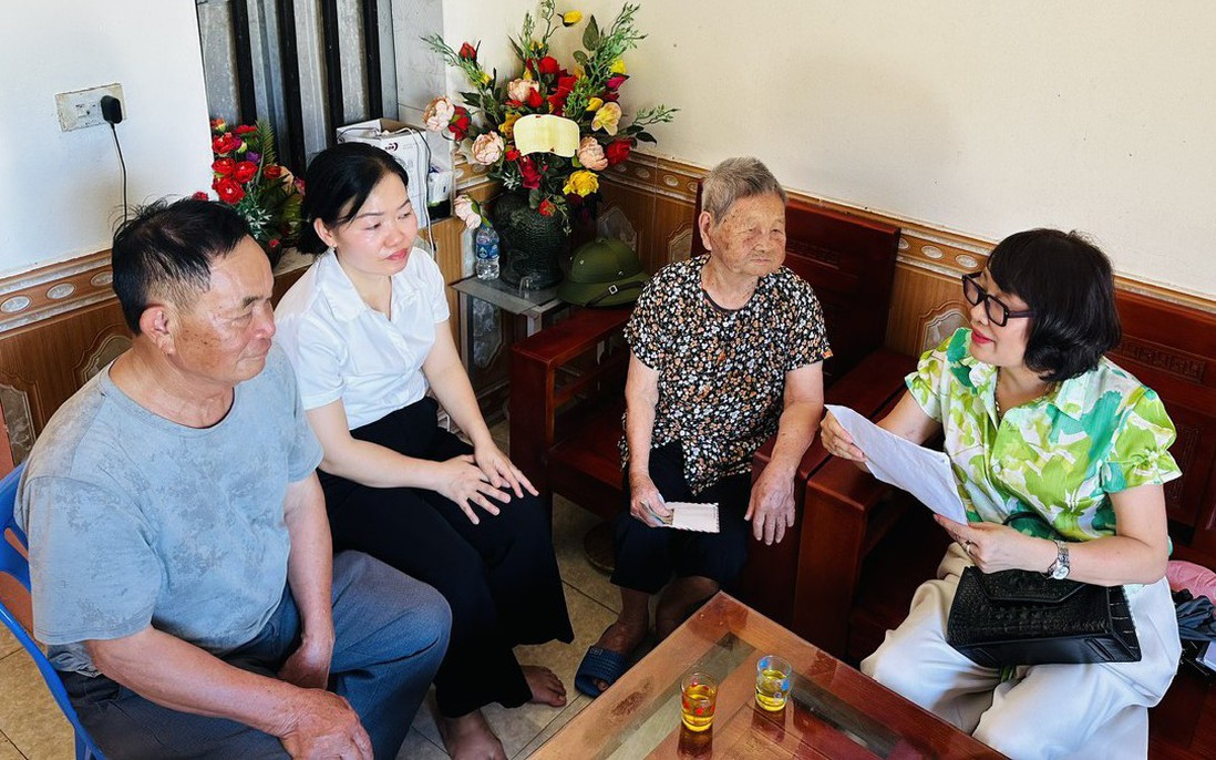 Người phụ nữ "mang nghĩa tình trên vai"