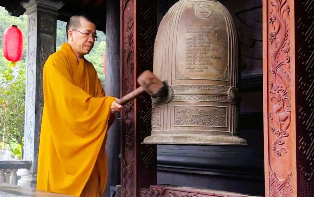Thỉnh chuông, trống tưởng niệm, tri ân các Anh hùng liệt sĩ