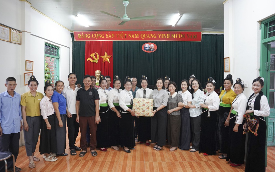 TƯ Hội LHPN Việt Nam tham quan, khảo sát mô hình "Gia đình hạnh phúc" tại Điện Biên