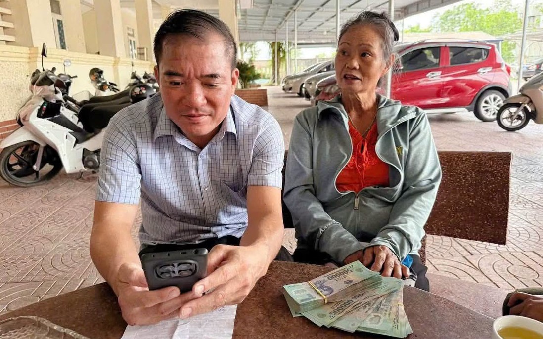 Tài xế taxi ngăn người phụ nữ chuyển 90 triệu đồng cho đối tượng giả danh công an