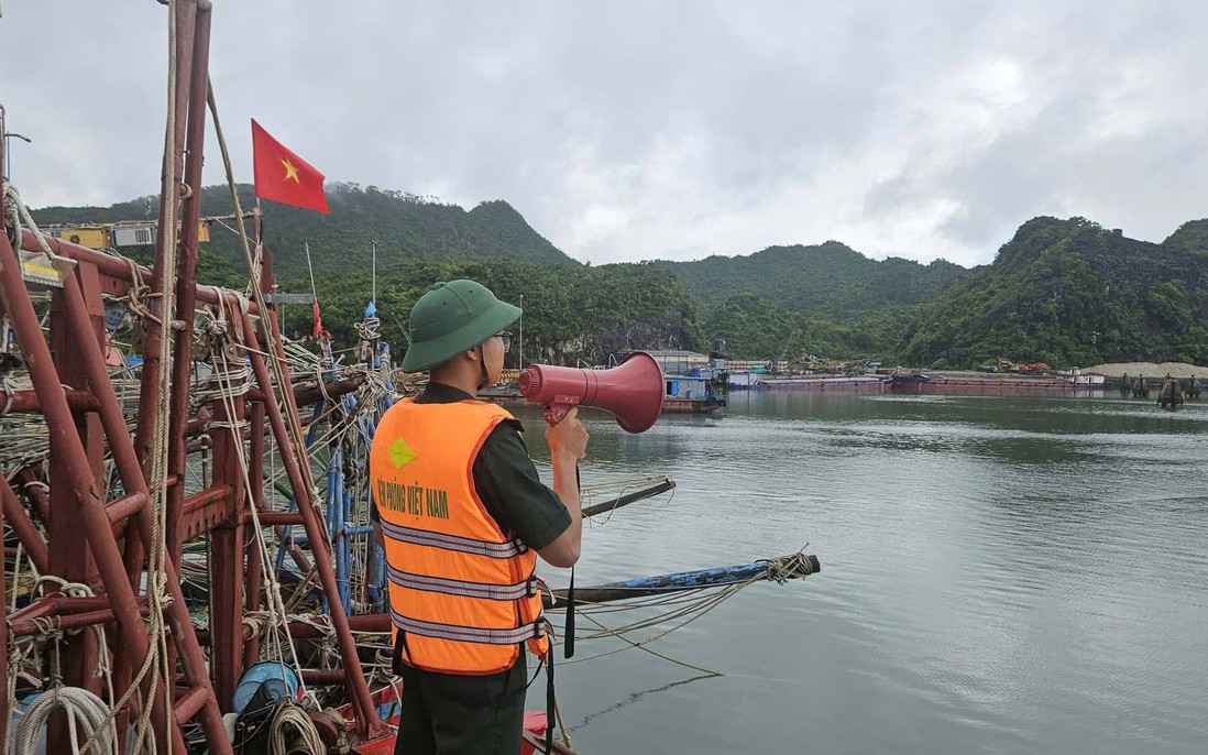 Hải Phòng: Bộ đội Biên phòng kêu gọi tàu thuyền, ngư dân tìm nơi tránh bão an toàn