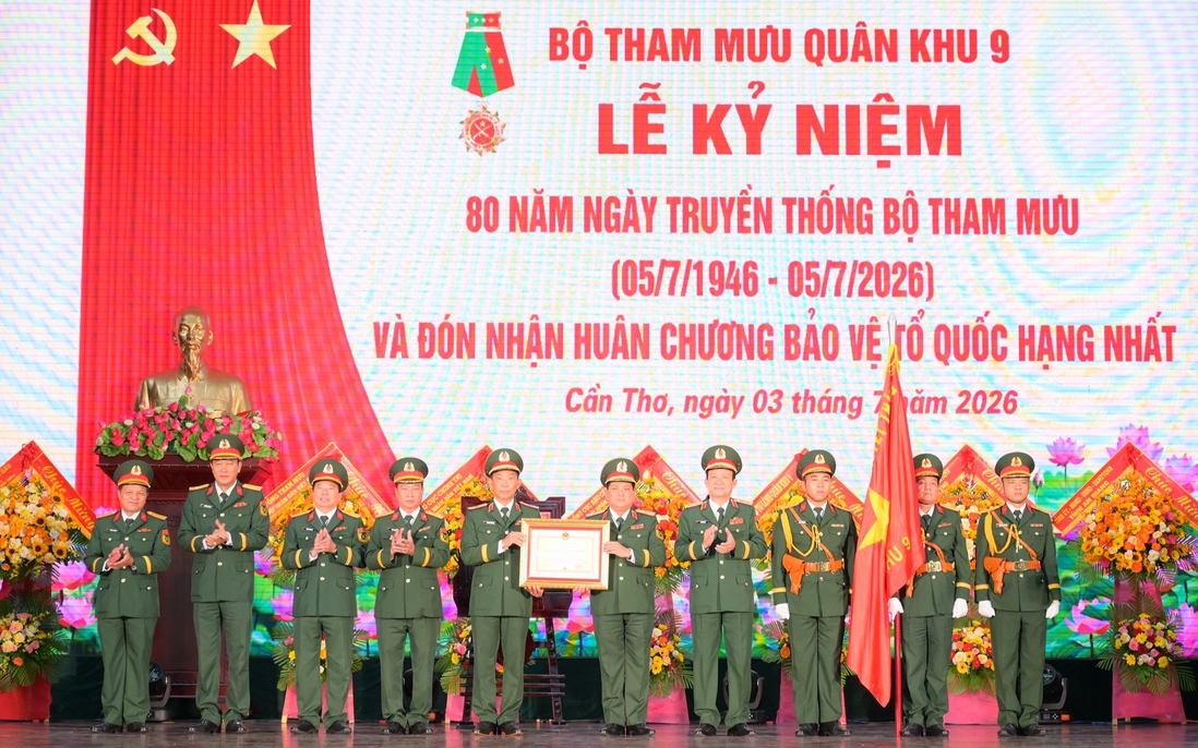 Bộ Tham mưu Quân khu 9 đón nhận Huân chương Bảo vệ Tổ quốc hạng Nhất