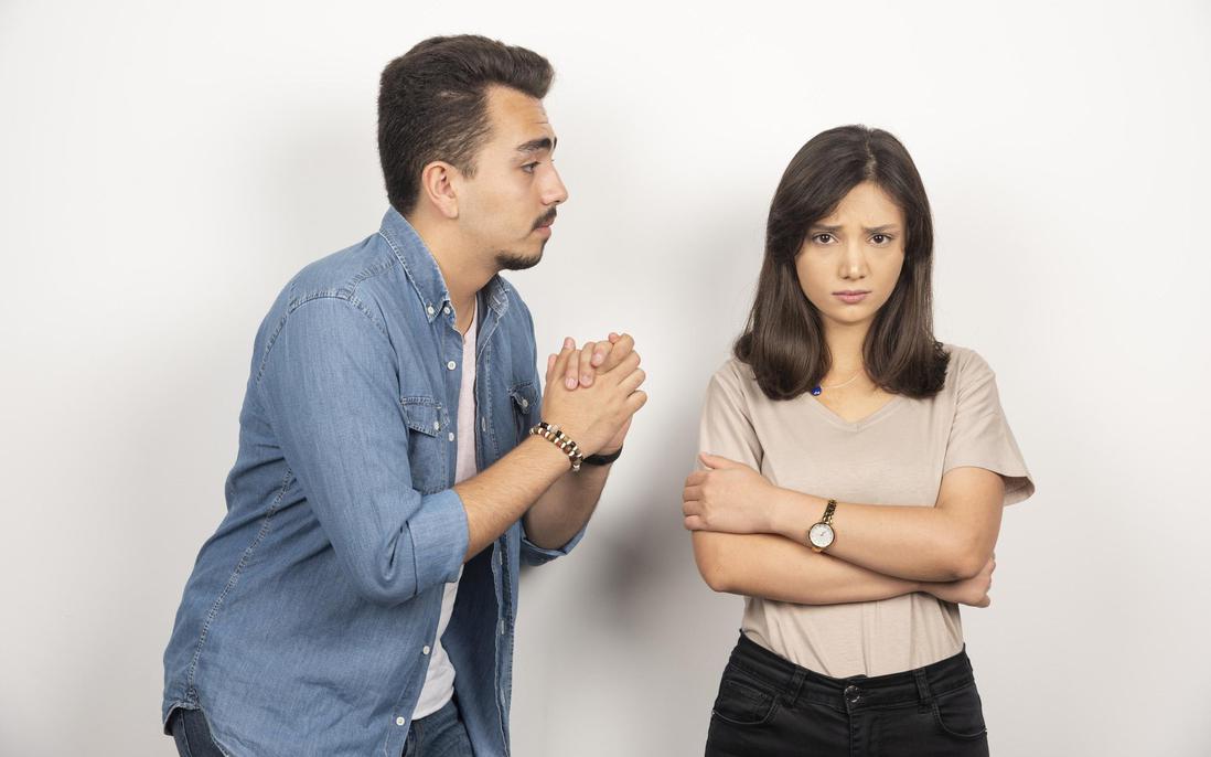 Tự tay đập tan mái ấm chỉ vì… chiếc "mỏ hỗn"