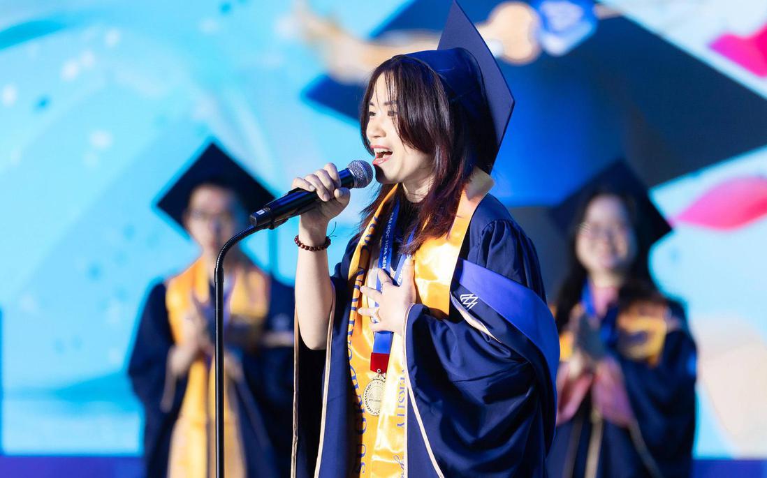 Nữ thủ khoa tuổi 40: Làm những điều bình thường bằng lòng say mê thì sẽ thành công