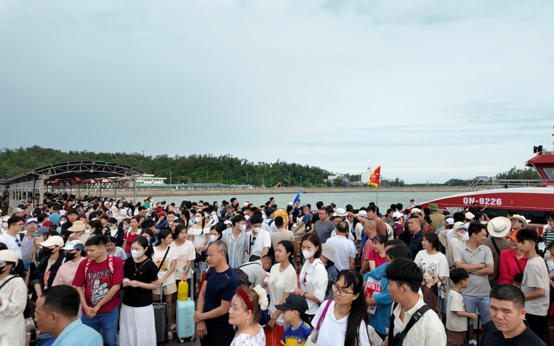 Quảng Ninh: Hơn 1.700 khách du lịch ở đảo Cô Tô đã về đất liền an toàn